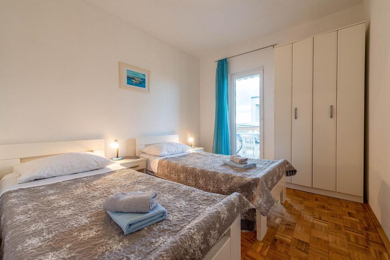 Family Friendly Seaside Apartments Kozino, Zadar - 5749 Petrcane Exterior foto